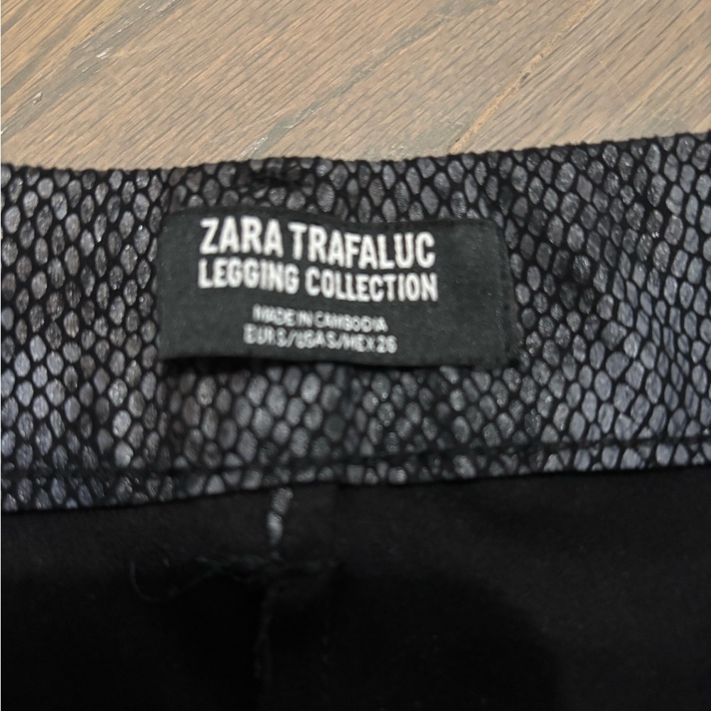 Zara’s Trafaluc Snakeskin Print Pants. Small - Picture 6 of 10